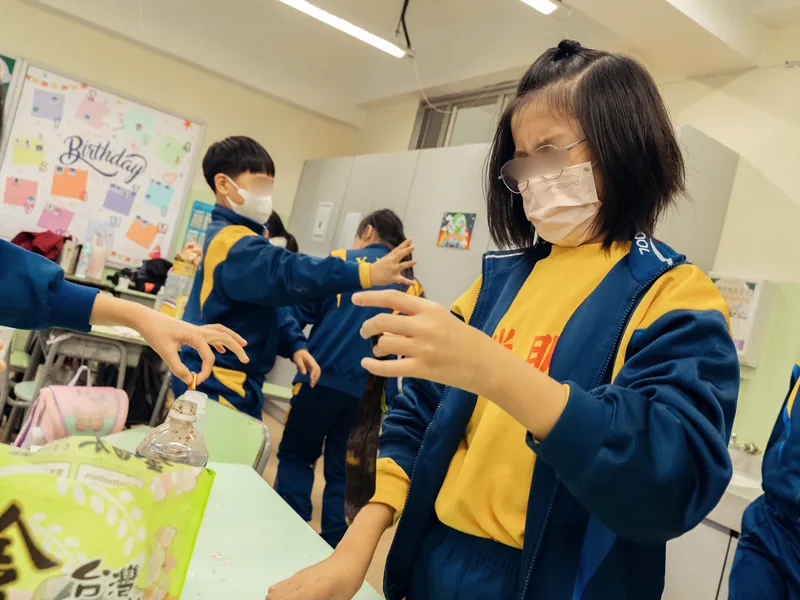 Students making their own food waste bins in class